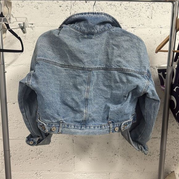 Denim Blue Women's Jacket Cropped NEVER WORN Jean Jacket Size Small Large Pocket - Picture 3 of 3